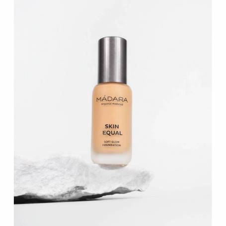 Fond de ten soft glow SPF15, Skin equal 40 sand, 30ml - Madara